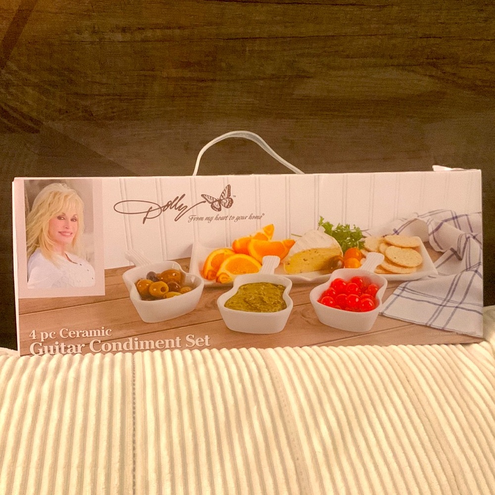 🎸 NIB Dolly Parton 4 pc Ceramic White Guitar Condiment Tabletop Set - Picture 2 of 8